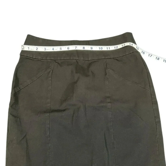 Banana Republic Knee Length Black Skirt Size 4 Lots of stretch Wok Wear Used - Picture 8 of 9